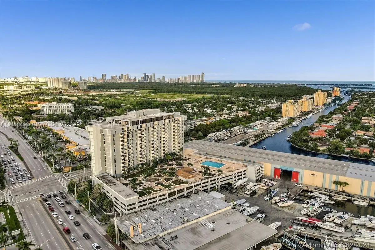 13499 Biscayne Blvd #1408, North Miami: photo 1 of 24