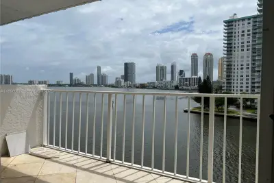 4000 NE 170th St #604, North Miami Beach: photo 1 of 22