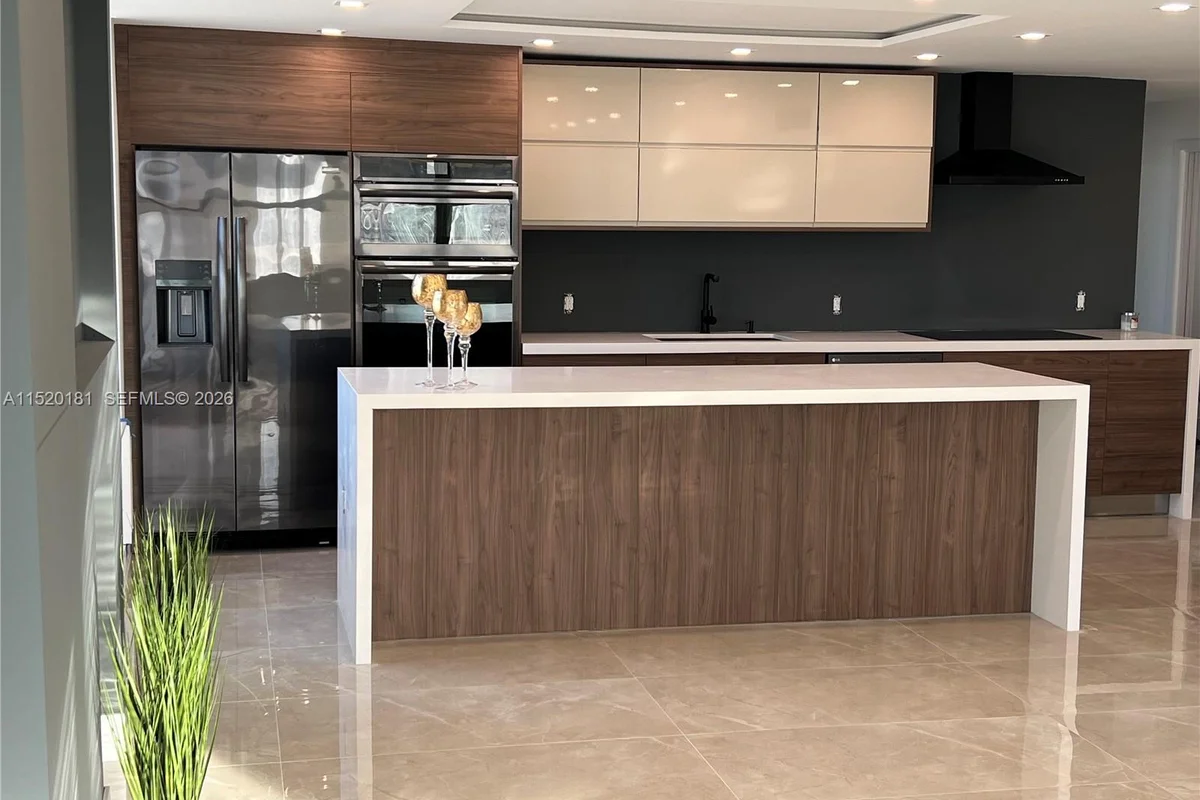 Condo in Sunny Isles Beach: photo 1 of 38