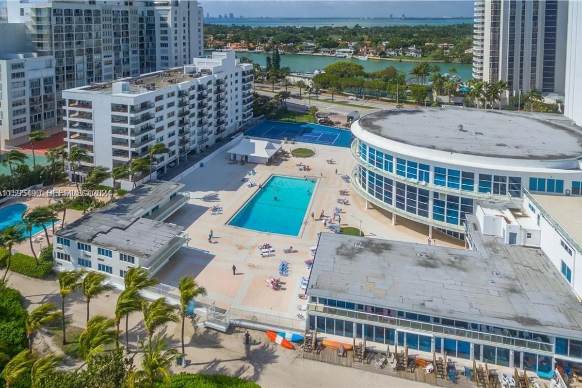 5445 Collins Ave #1735, Miami Beach: photo 1 of 9