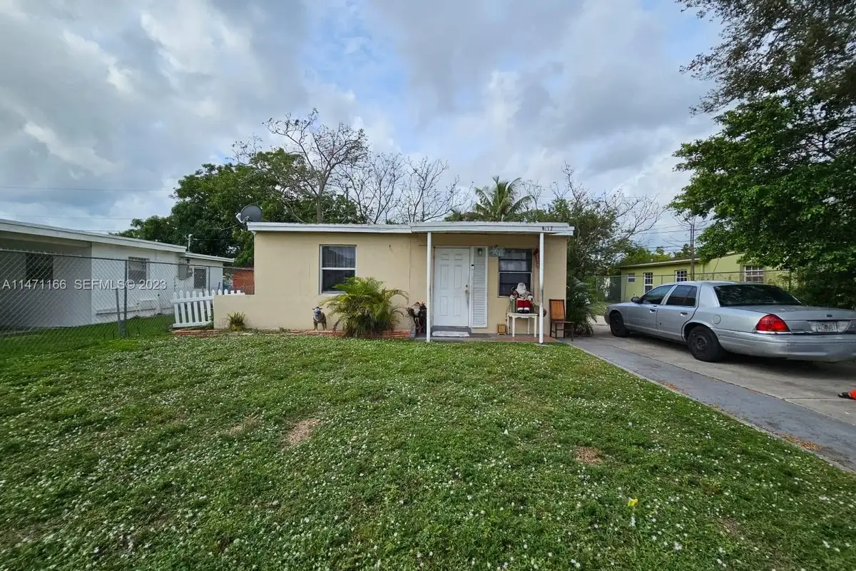 1817 NW 25th Ave, Fort Lauderdale: photo 1 of 30