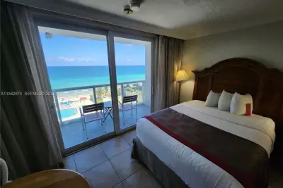 19201 Collins Ave #846, Sunny Isles Beach: photo 1 of 21