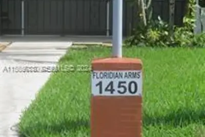 1450 NE 170th St #102, North Miami Beach: photo 1 of 15