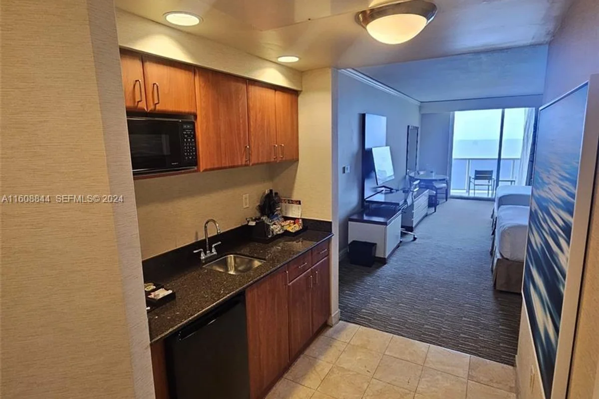 18001 Collins Ave #2610, Sunny Isles Beach: photo 1 of 8
