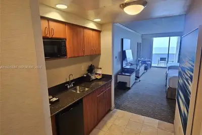 18001 Collins Ave #2610, Sunny Isles Beach: photo 1 of 8