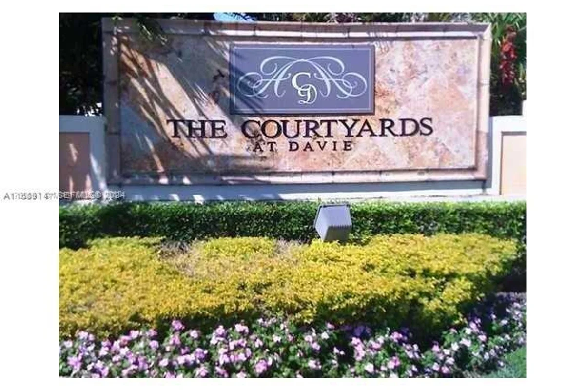 Condo in Davie: photo 1 of 11