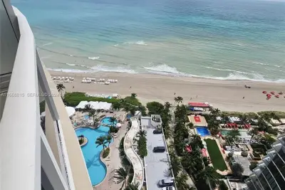 18001 Collins Ave #2112, Sunny Isles Beach: photo 1 of 11