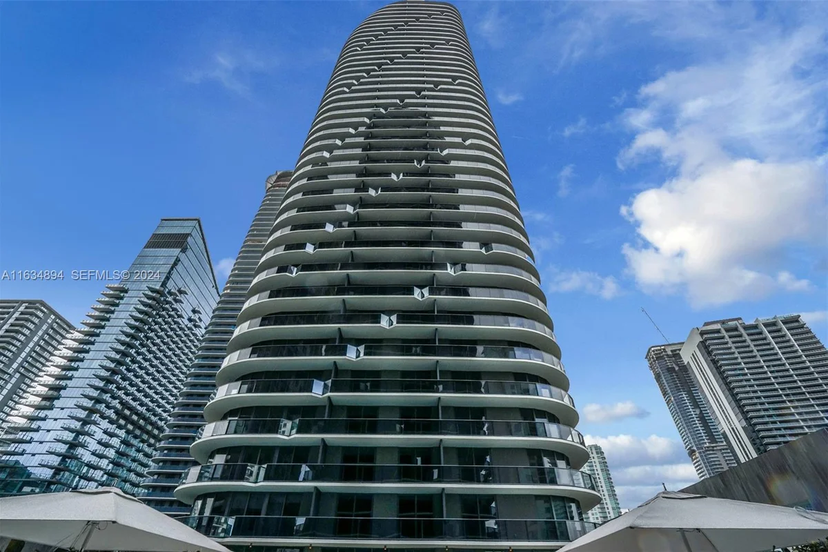 55 SW 9th St #2108, Miami: photo 1 of 33