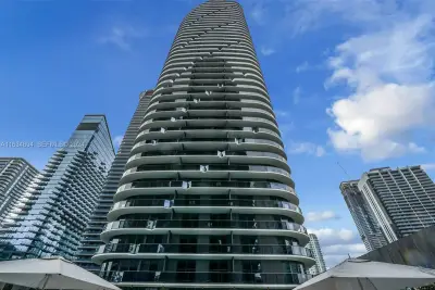 55 SW 9th St #2108, Miami: photo 1 of 33