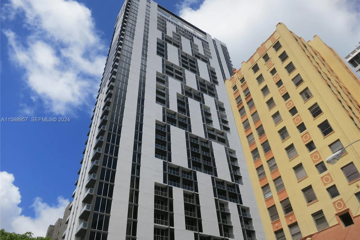 151 SE 1 St #1704, Miami: photo 1 of 12