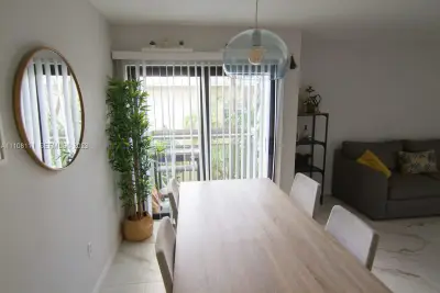 753 Michigan #3A, Miami Beach: photo 1 of 19