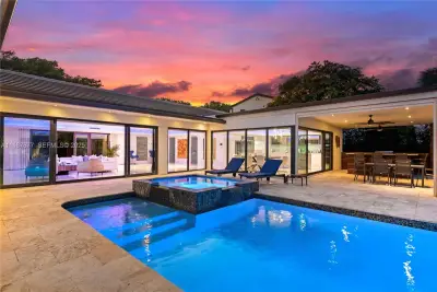 1025 Diplomat Pkwy, Hollywood: photo 1 of 100