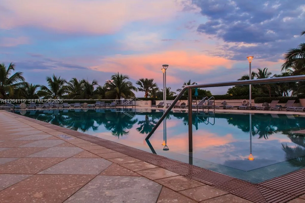 100 Lincoln Rd #943, Miami Beach: photo 1 of 57