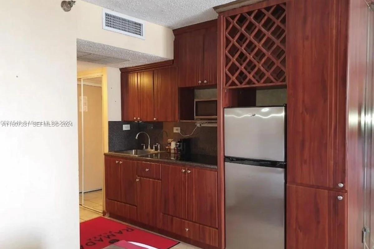 19201 Collins Aveavailnow #428, Sunny Isles Beach: photo 1 of 20