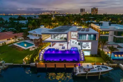 1133 Belle Meade Island Dr, Miami: photo 1 of 39