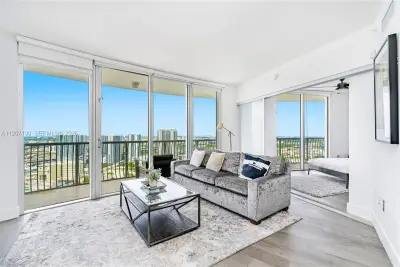 1750 N Bayshore Dr #3914, Miami: photo 1 of 59