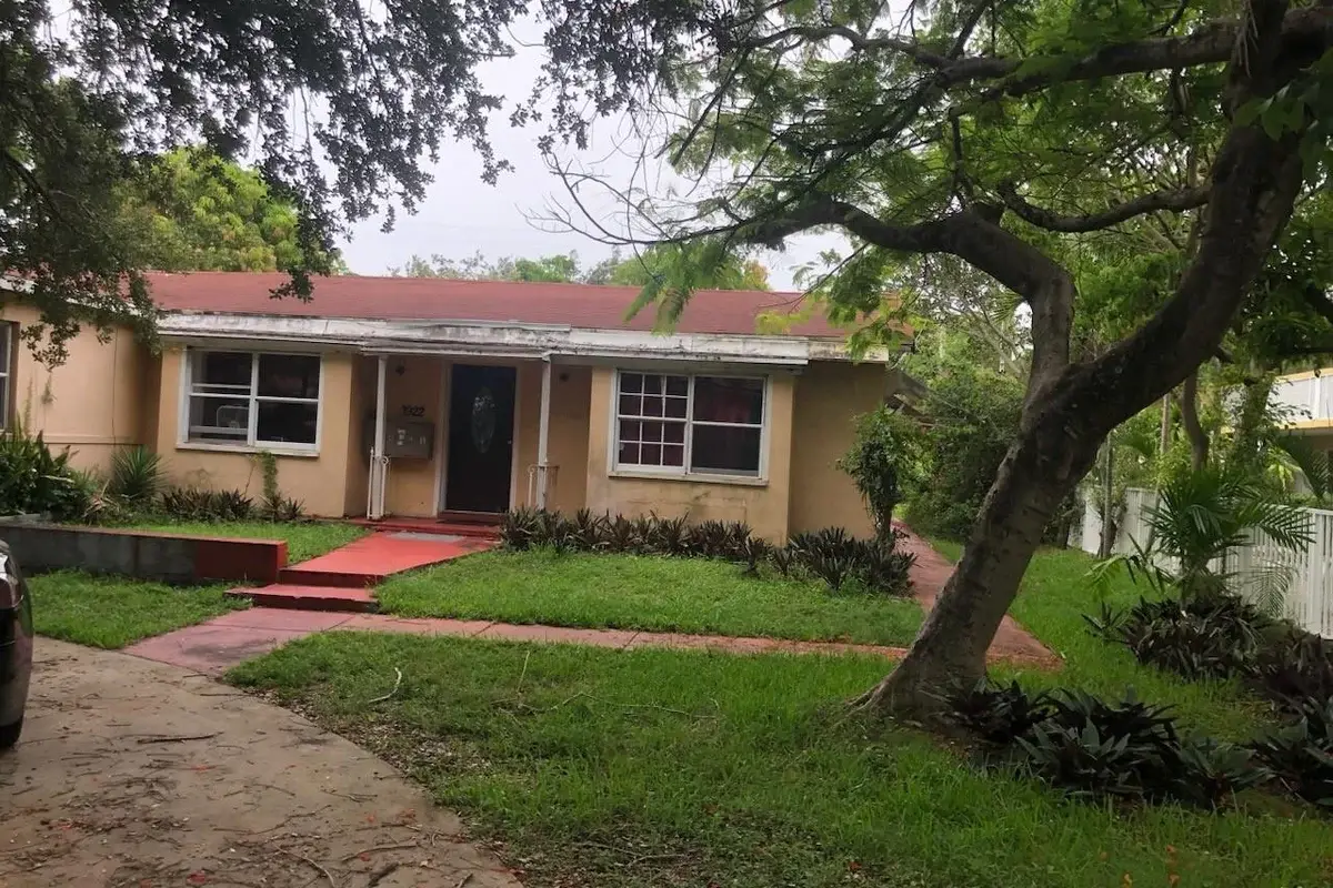 1922 Jefferson St, Hollywood: photo 1 of 2