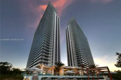 16385 Biscayne Blvd #7, North Miami Beach: photo 1 of 43