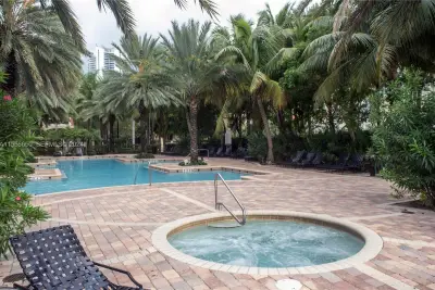 17100 N Bay Rd #1402, Sunny Isles Beach: photo 1 of 25