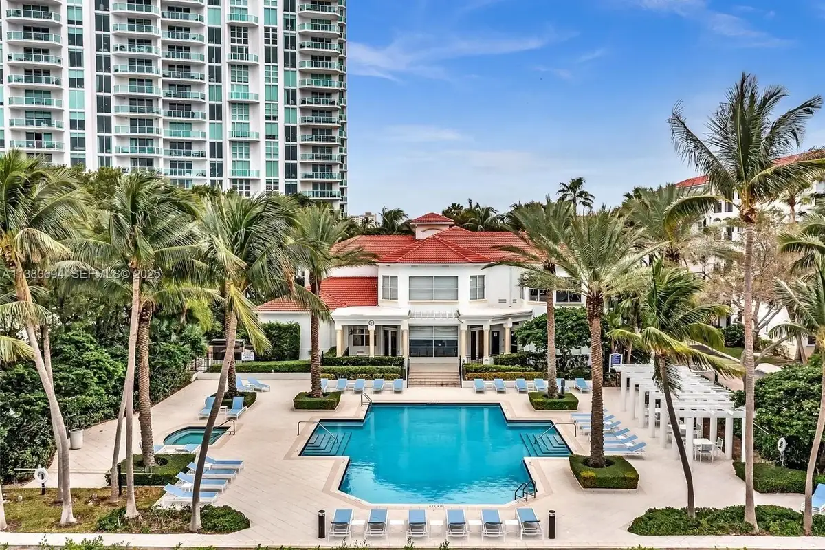 3245 NE 184th St #13404, Aventura: photo 1 of 28