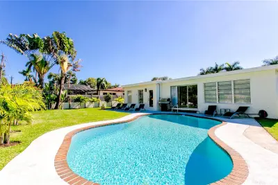951 Washington St, Hollywood: photo 1 of 26