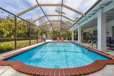 10130 SW 70th Ave, Pinecrest: photo 1 of 75