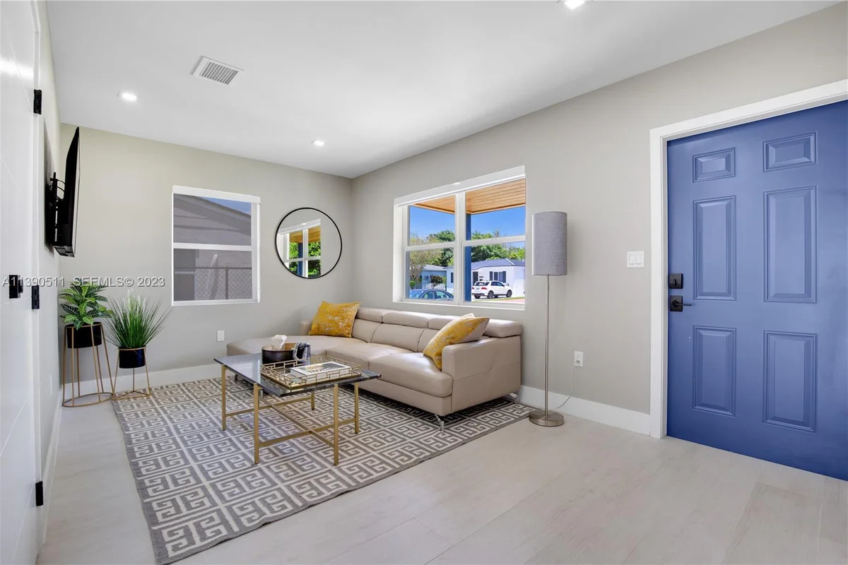 6428 SW 23rd St, Miami: photo 1 of 36