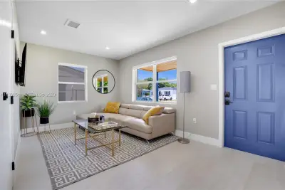 6428 SW 23rd St, Miami: photo 1 of 36