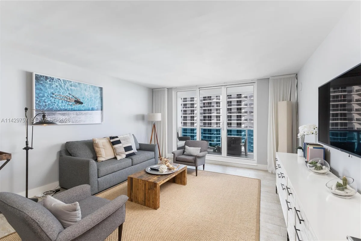 102 24th St #1013, Miami Beach: photo 1 of 38