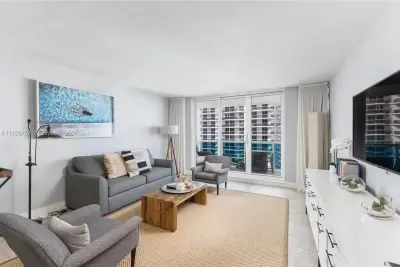 102 24th St #1013, Miami Beach: photo 1 of 38