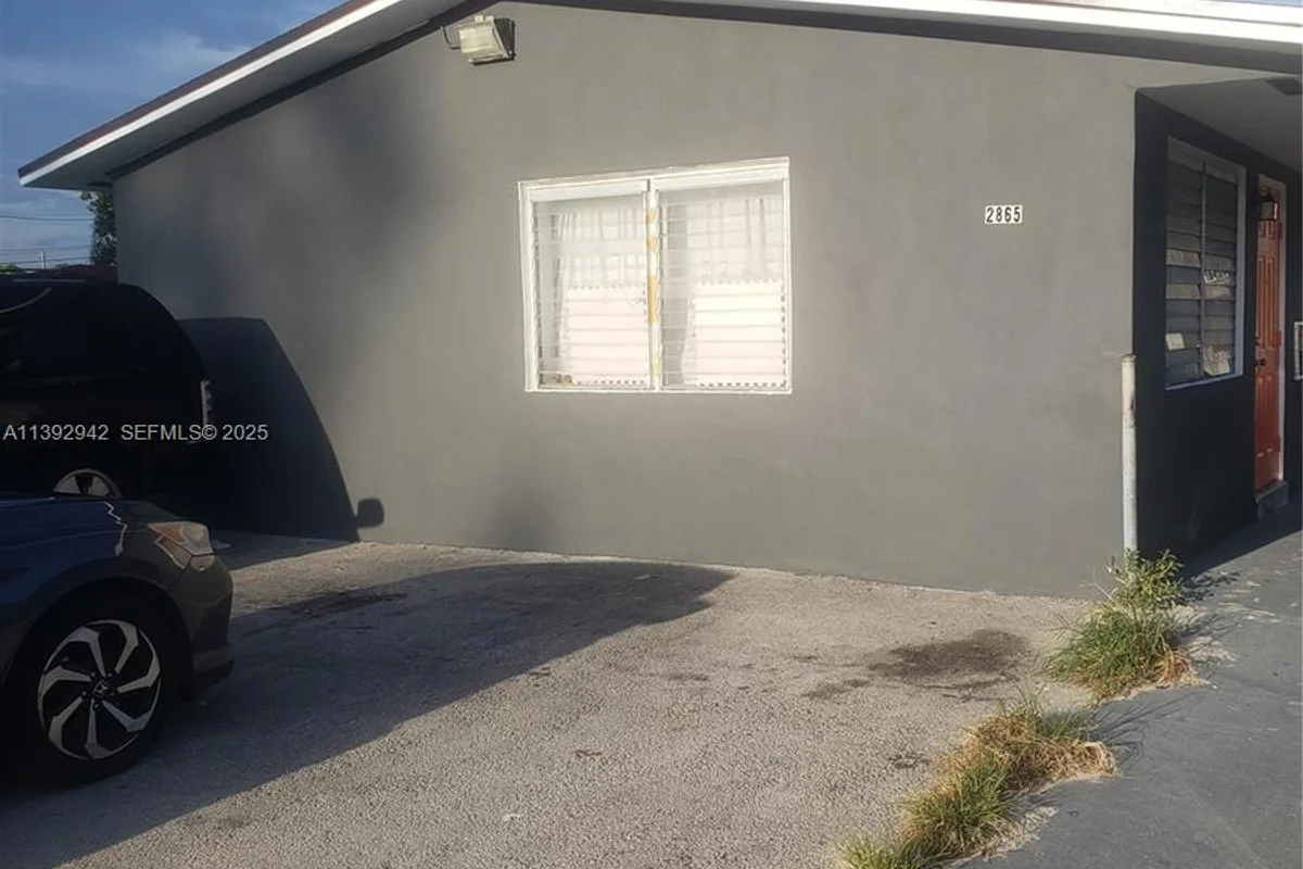 2865 NW 22nd Ave, Miami: photo 1 of 14