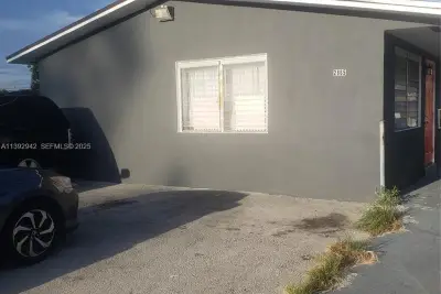 2865 NW 22nd Ave, Miami: photo 1 of 14
