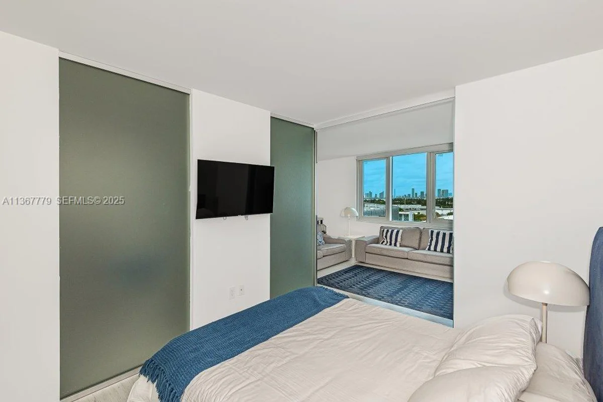 2301 Collins Ave #1032, Miami Beach: photo 1 of 25