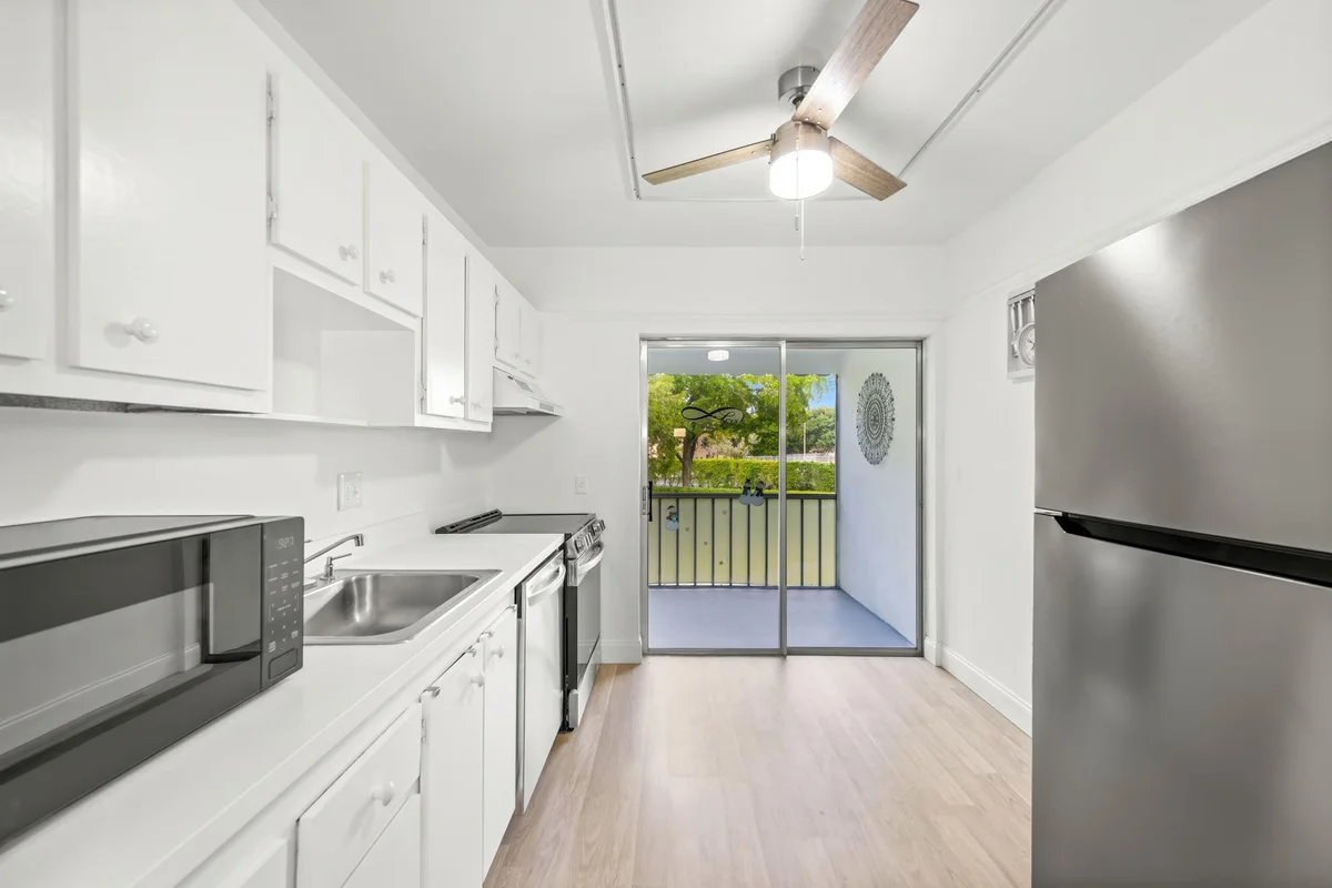 7360 NW 1st St #205, Margate: photo 1 of 34