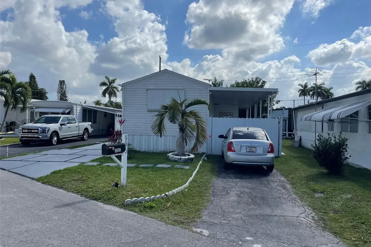8670 SW 18th Ct, Davie: photo 1 of 23