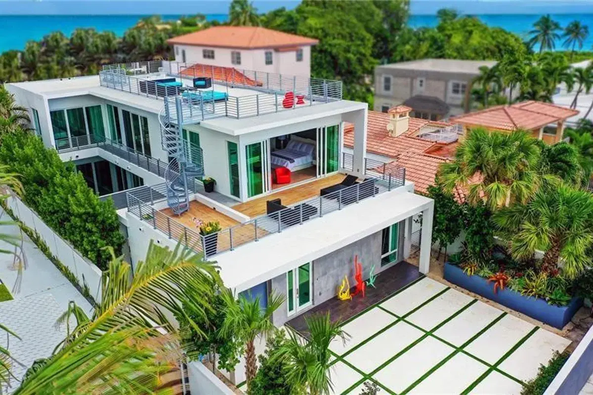 3325 NE 18th, Fort Lauderdale: photo 1 of 36