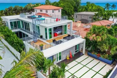 3325 NE 18th, Fort Lauderdale: photo 1 of 36