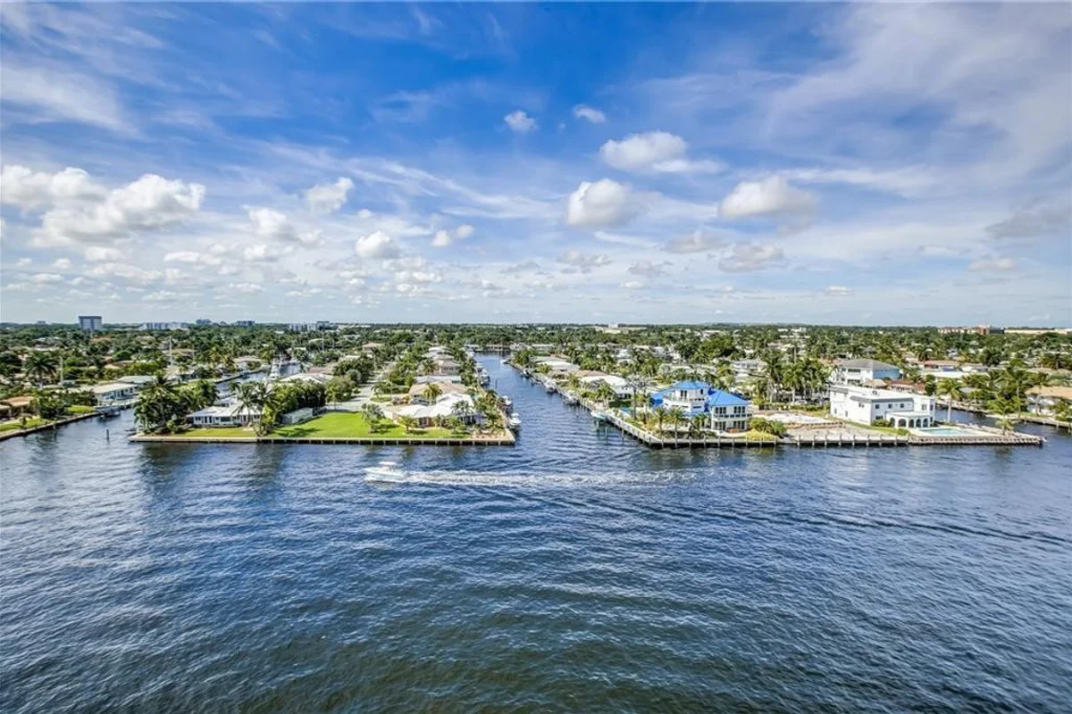 Condo in Pompano Beach: photo 1 of 34