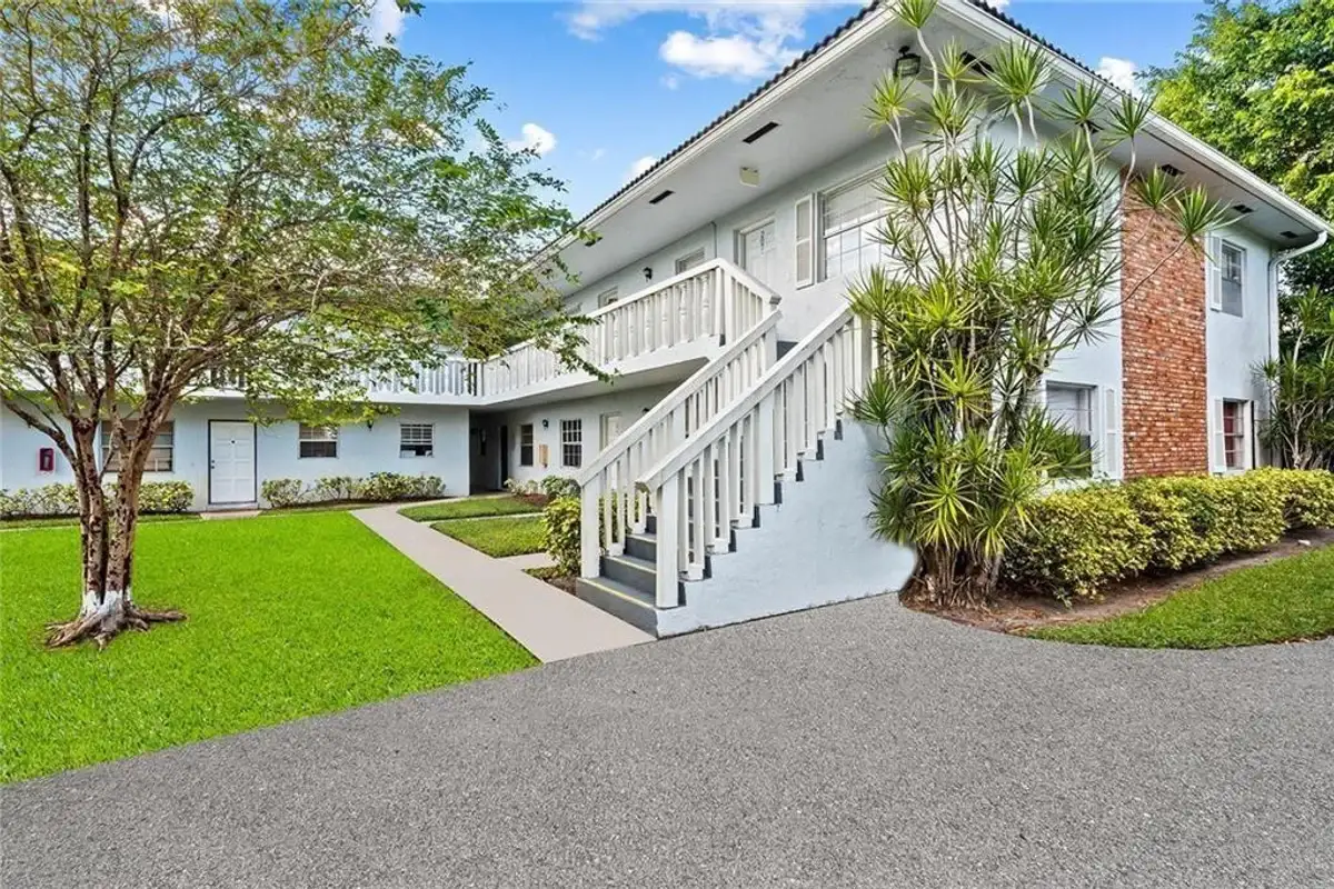 4140 Woodside Dr #205, Coral Springs: photo 1 of 6