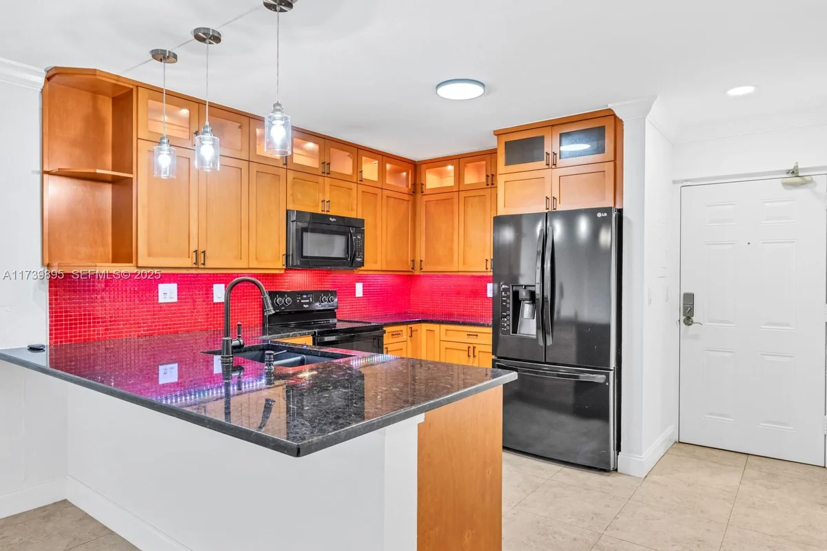 10900 SW 104th St #114, Miami: photo 1 of 31