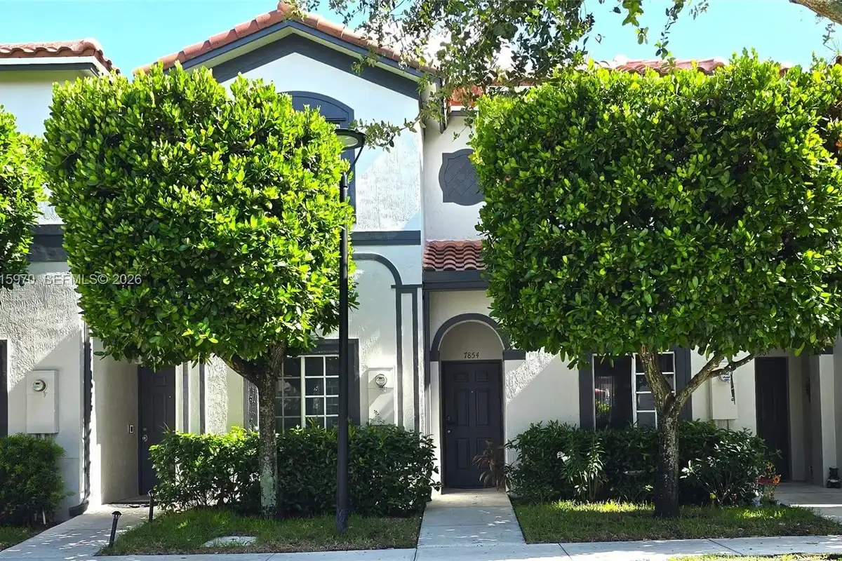 7854 Catalina Cir, Tamarac: photo 1 of 38