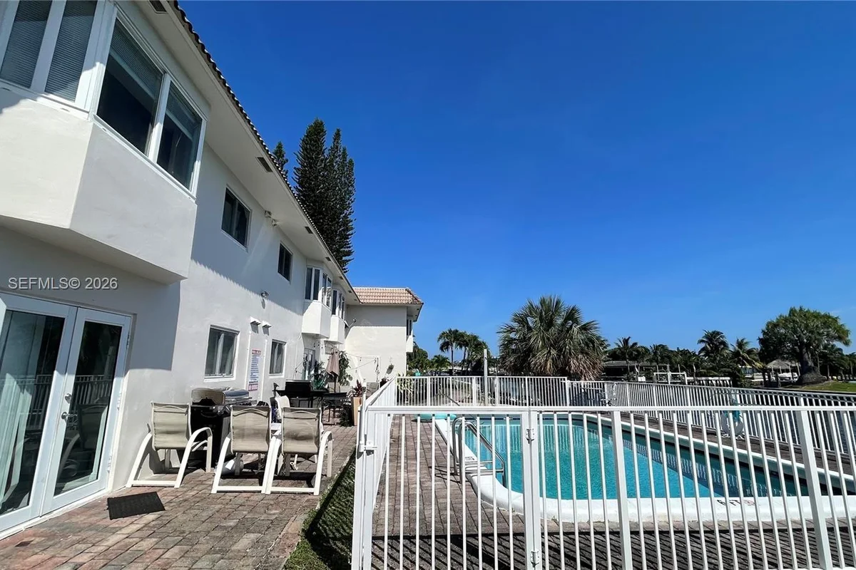 840 Pine Dr #103, Pompano Beach: photo 1 of 30