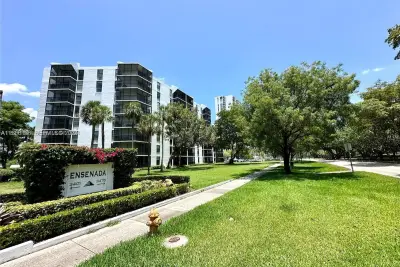 3475 N Country Club Dr #204, Aventura: photo 1 of 13