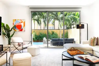 3110 Elizabeth St, Miami: photo 1 of 37