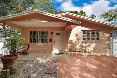133 NE 48th St, Miami: photo 1 of 32