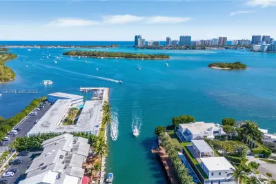 2700 NE 135th St #32, North Miami: photo 1 of 40