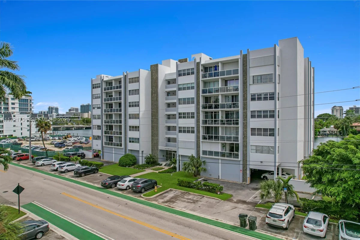 9381 E Bay Harbor Dr #401N, Bay Harbor Islands: photo 1 of 29