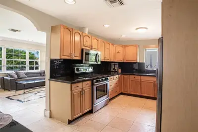 1531 Moffett St, Hollywood: photo 1 of 34