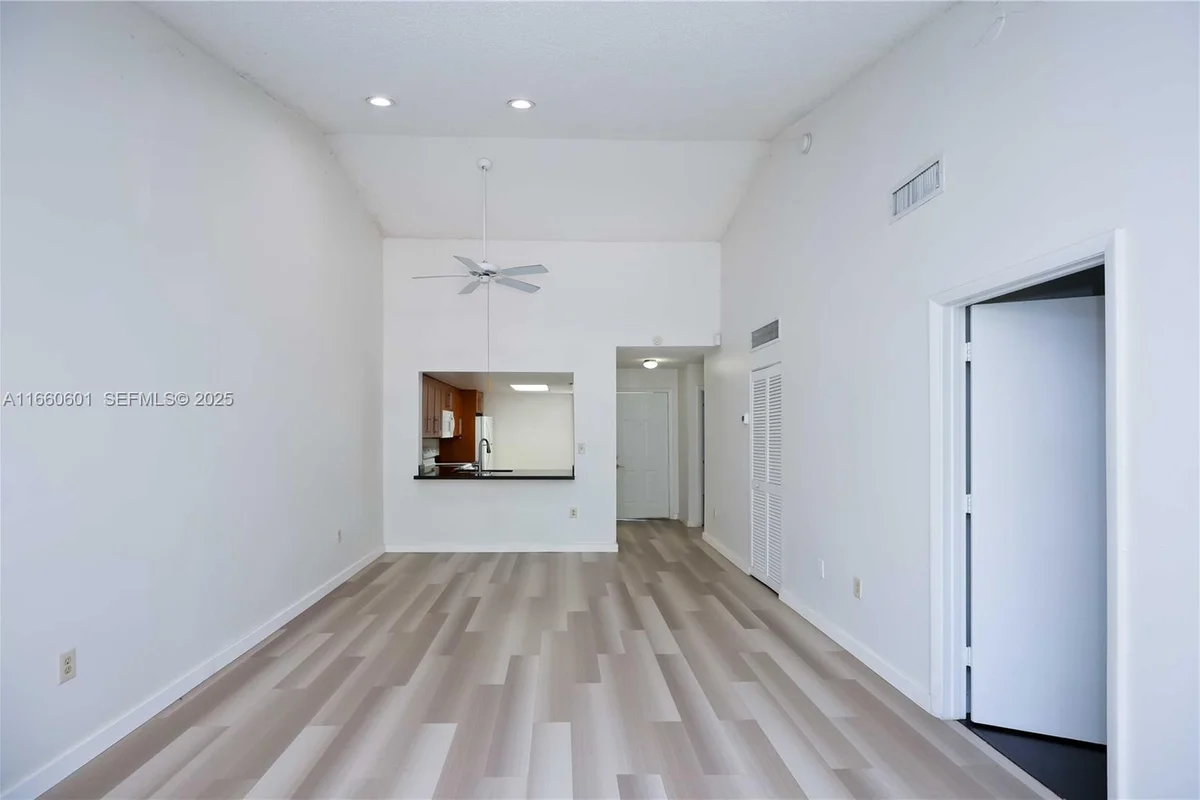 446 SW 113th Way, Pembroke Pines: photo 1 of 39