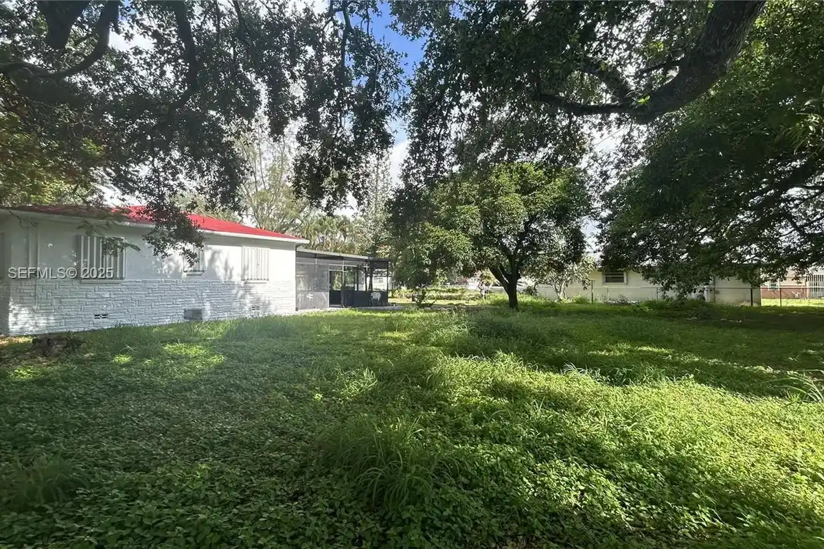 205 Seaman Ave, Opa-locka: photo 1 of 30